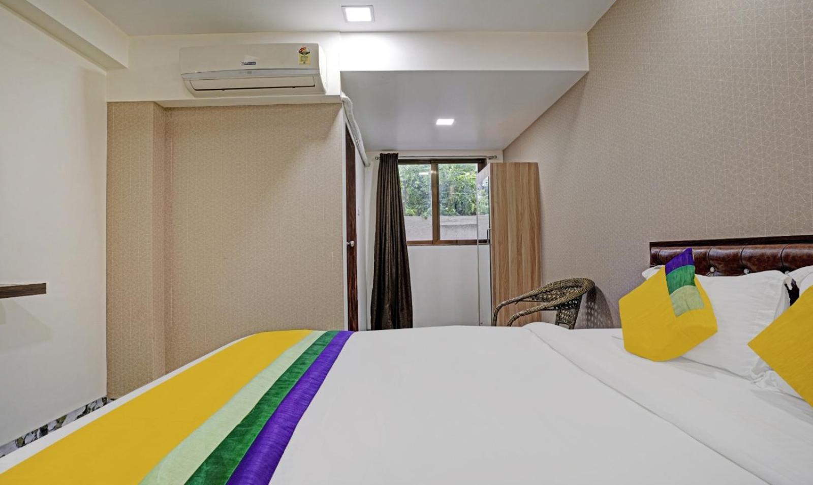 Glitz Hotels Golden Birds - Mahape, นาวีมุมไบ ภายนอก รูปภาพ