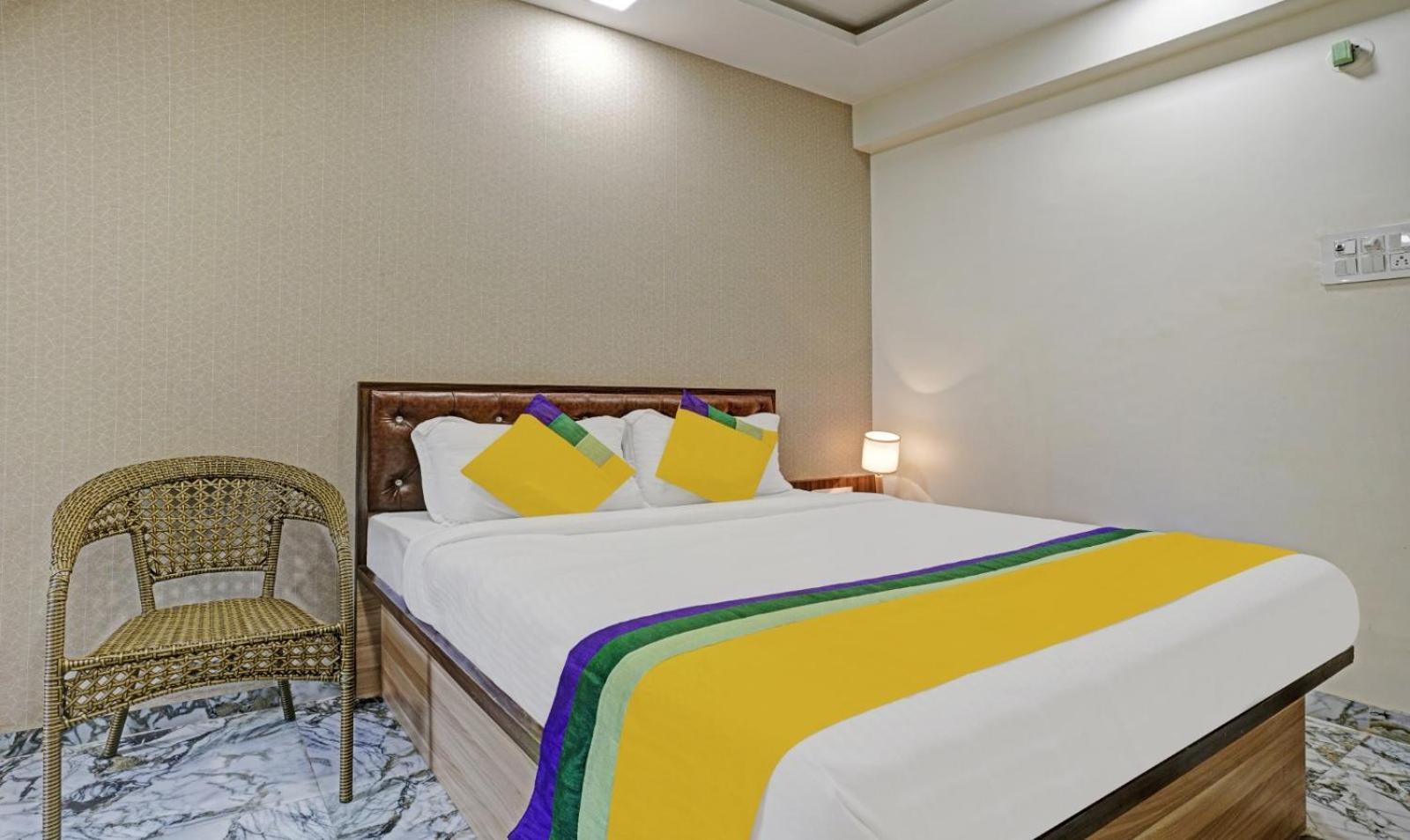 Glitz Hotels Golden Birds - Mahape, นาวีมุมไบ ภายนอก รูปภาพ