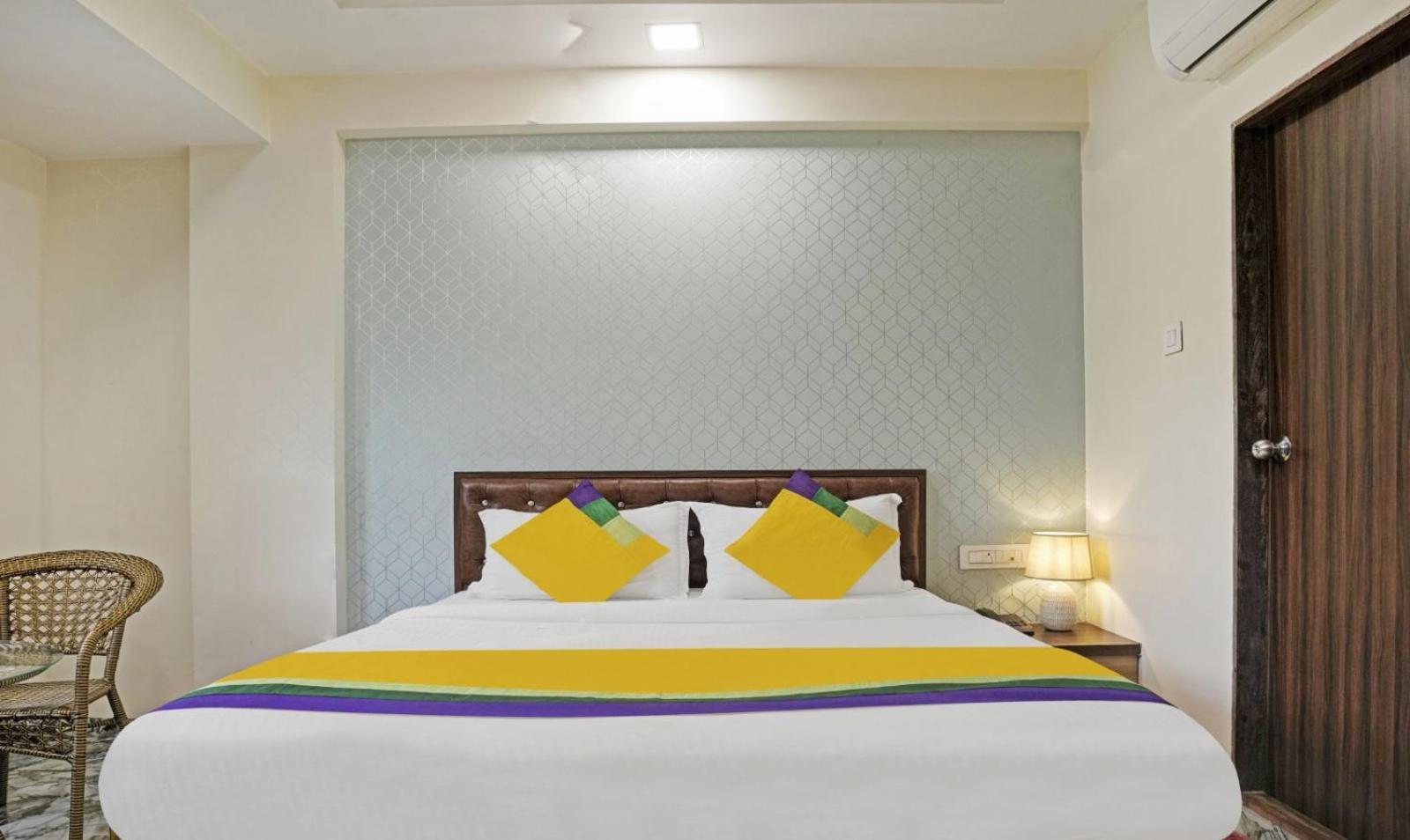 Glitz Hotels Golden Birds - Mahape, นาวีมุมไบ ภายนอก รูปภาพ