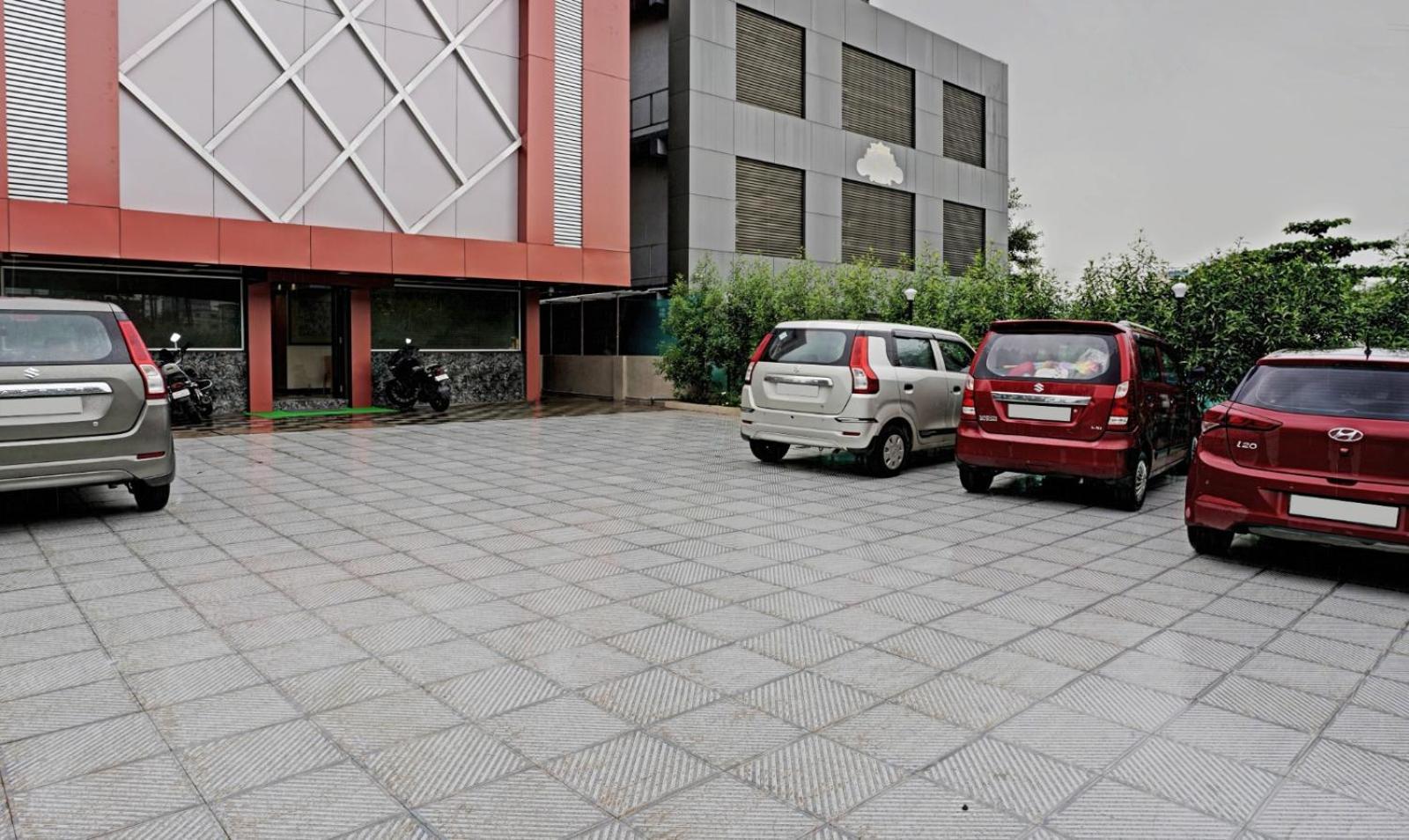 Glitz Hotels Golden Birds - Mahape, นาวีมุมไบ ภายนอก รูปภาพ